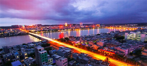 自由飞翔是什么样的歌（自由飞翔的歌曲表达什么意思）